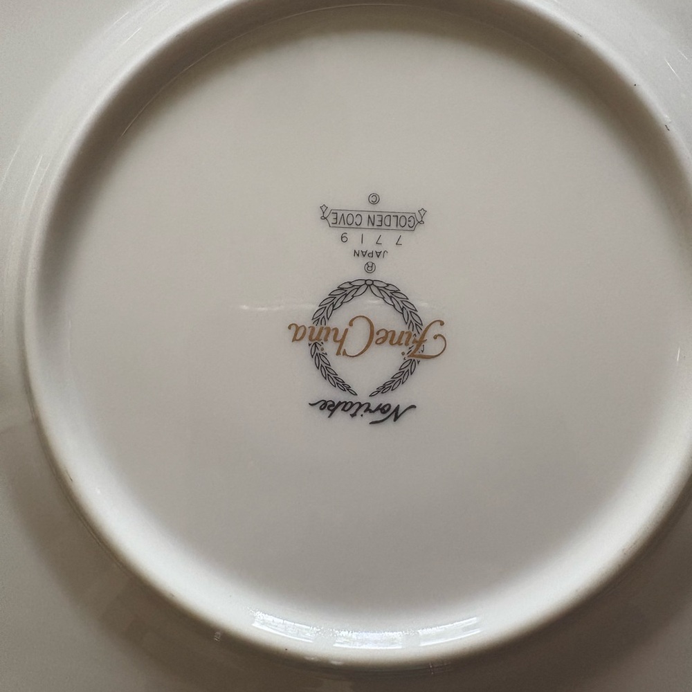 Noritake Golden Cove fine china bread plates. Elegant White and Gold Plates. - Picture 3 of 4
